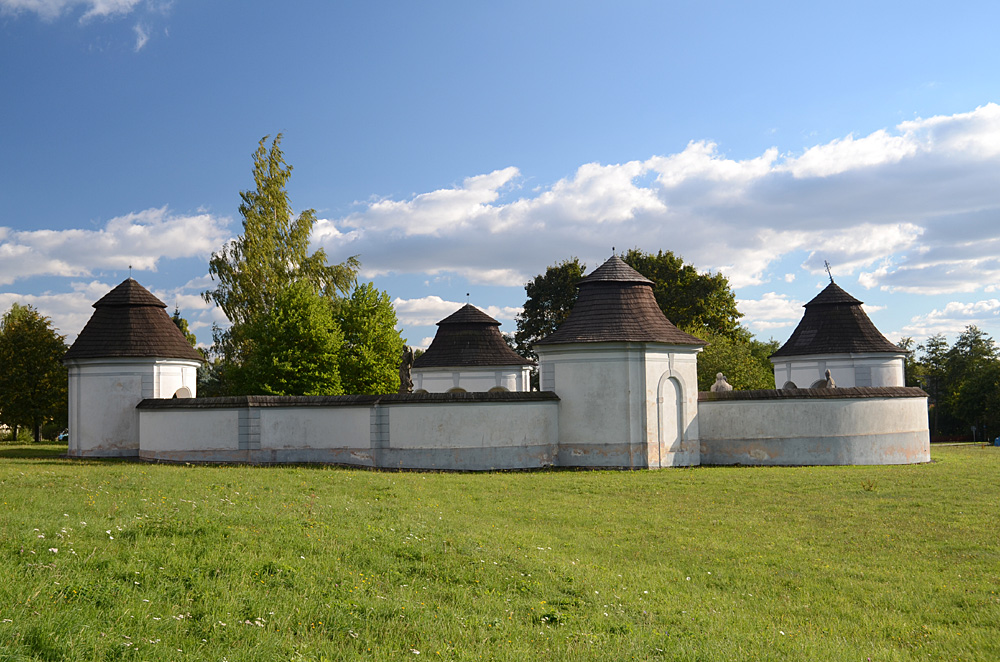 r nad Szavou - Doln hbitov