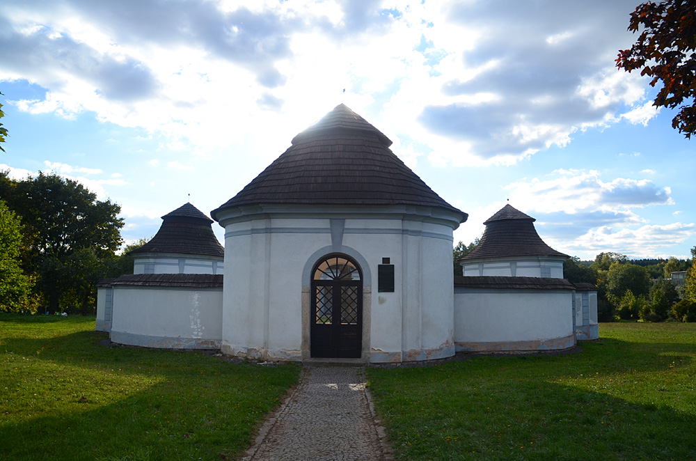 r nad Szavou - Doln hbitov