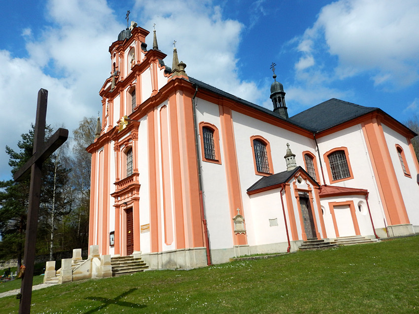 Maenice - kostel svat M Magdaleny