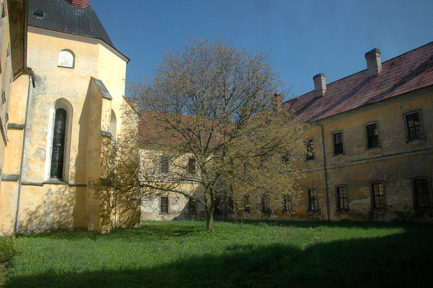 Police nad Metuj - kostel Nanebevzet Panny Marie