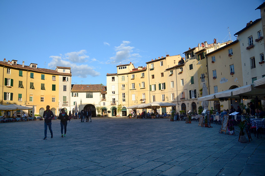 Lucca - Piazza dell'Anfiteatro