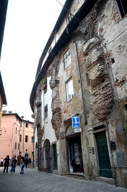 Lucca - Piazza dell'Anfiteatro