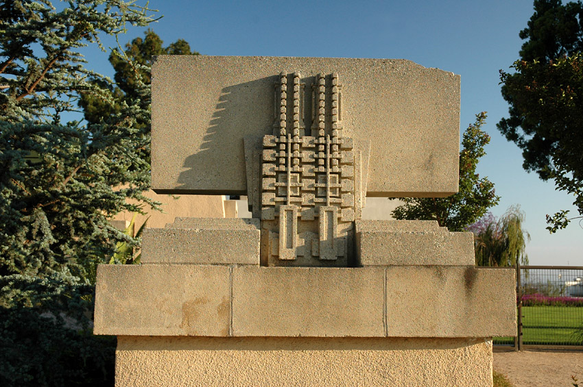 Hollyhock House