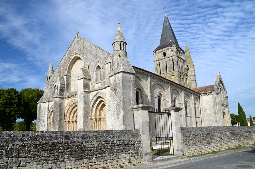 Aulnay - kostel Saint-Pierre