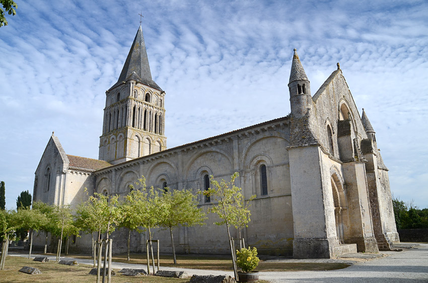 Aulnay - kostel Saint-Pierre