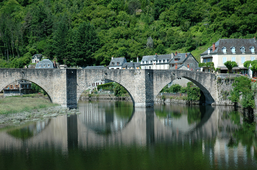 Estaing - most pes Lot