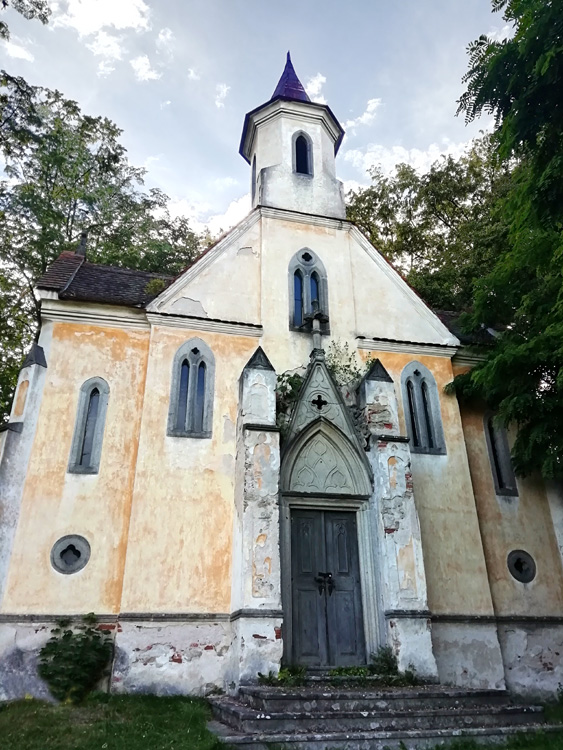 Kadov - kaple a hrobka hrabat Linckerů