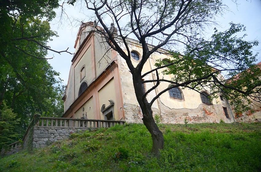 Lnáře - kostel Nejsvětější Trojice