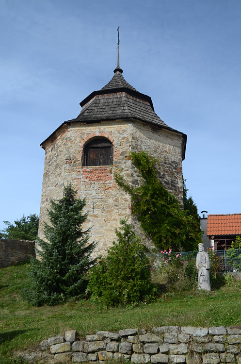 Nepřívěc - kostel Nalezení svatého Kříže