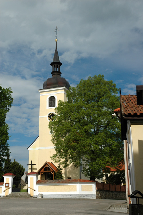 Louňovice pod Blaníkem - kostel Nanebevzetí Panny Marie