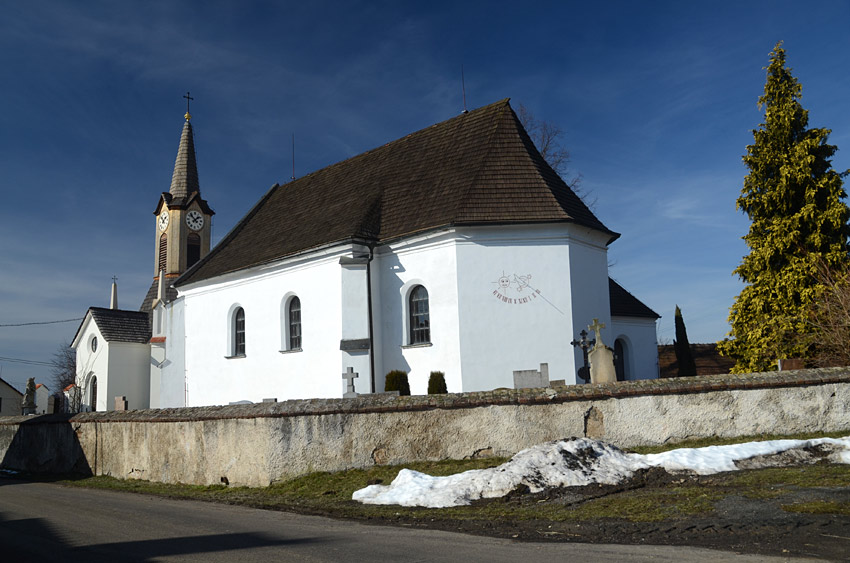 Psáře - kostel Nejsvětější Trojice