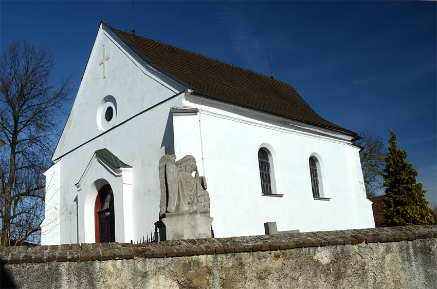 Psáře - kostel Nejsvětější Trojice