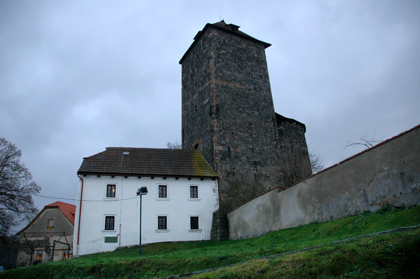 Týnec nad Sázavou - rotunda a  hrad