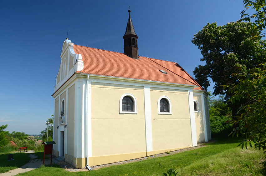 Cerhenice - kostel svatého Jana Nepomuckého