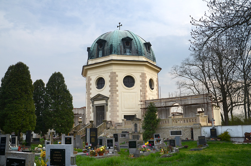 Hořín - pohřební kaple Lobkoviců