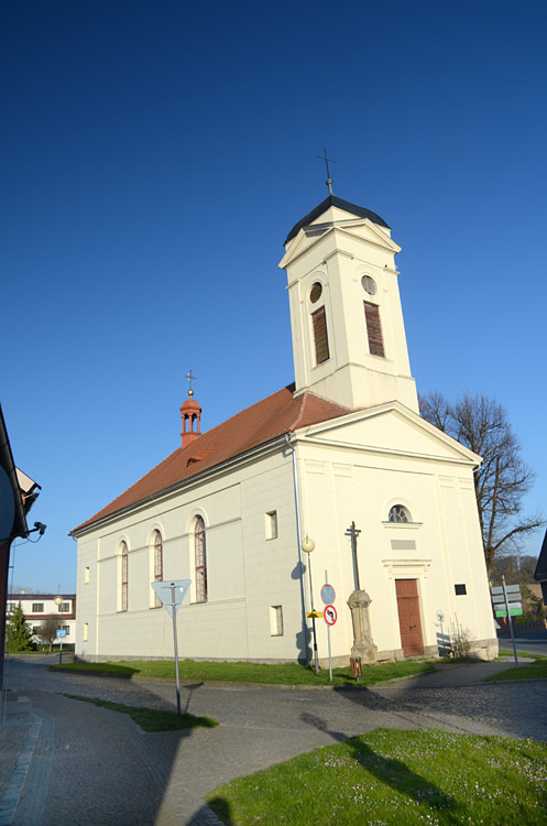 Kněžmost - kostel svatého Františka Serafinského