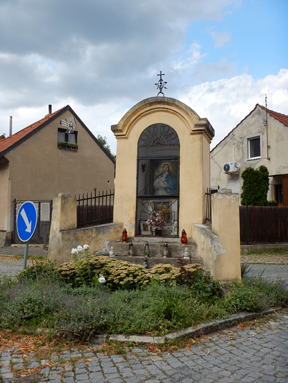 Brands nad Labem - vklenkov kaple u hbitova