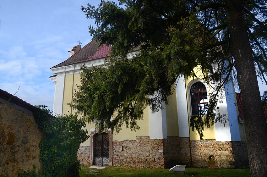 Kostelec nad Černými Lesy - kostel svatého Jana Křtitele