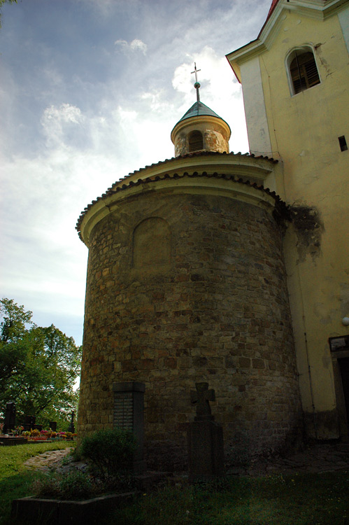 Kostelec u Křížků - rotunda a kostel svatého Martina