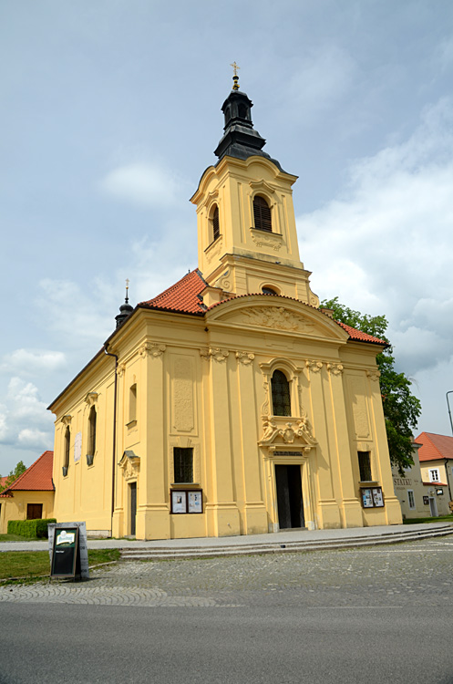 Dobříš - kostel Nejsvětější Trojice