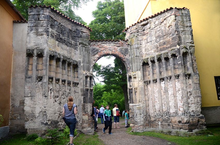 Panenský Týnec - nedostavěný kostel Panny Marie