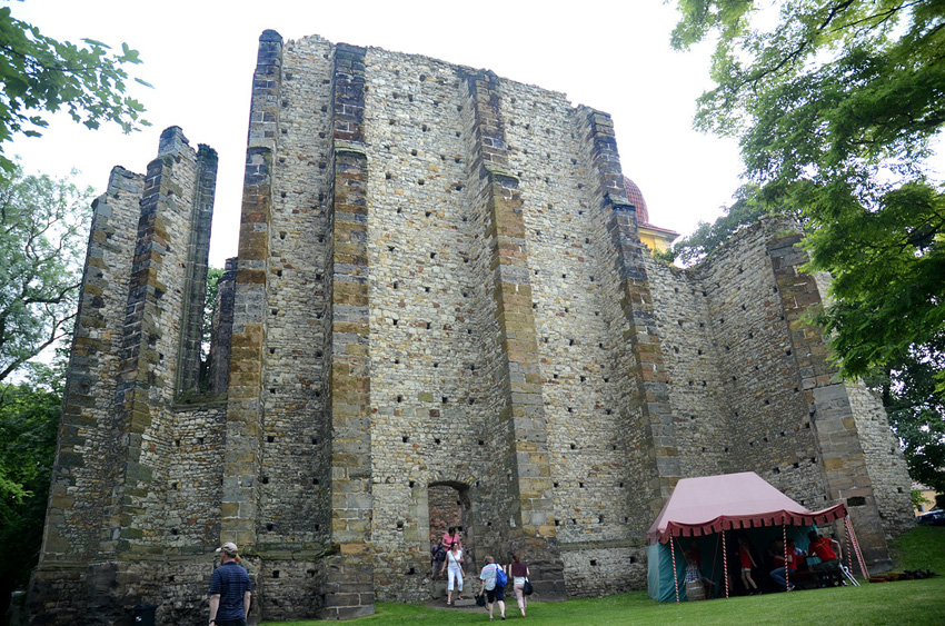 Panenský Týnec - nedostavěný kostel Panny Marie