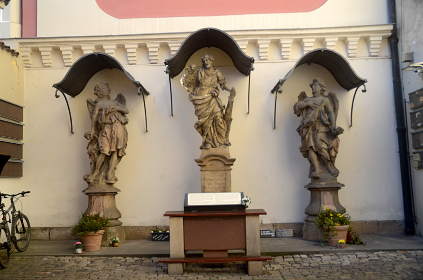 Socha svatého Judy Tadeáše a dvou andělů