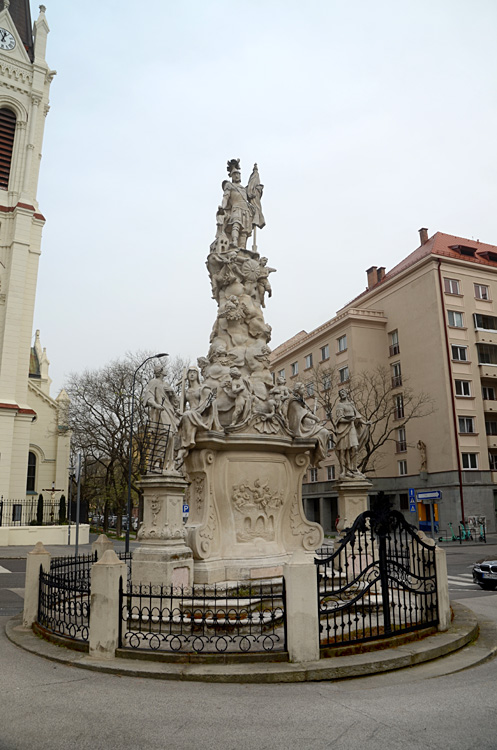 Bratislava - sousoší svatého Floriána