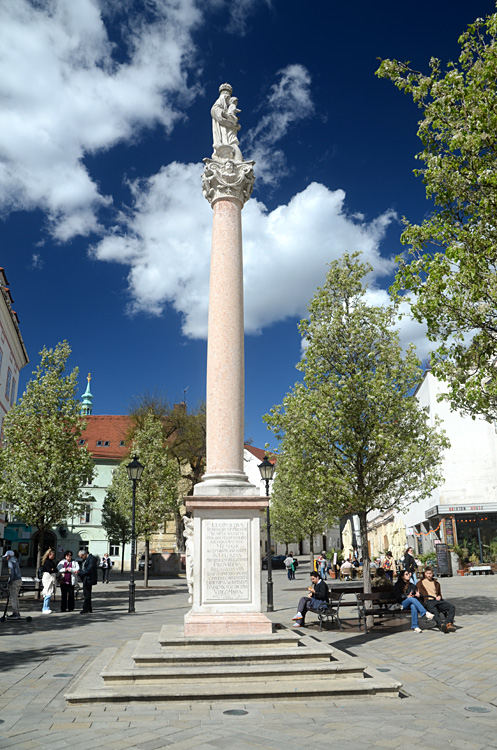 Bratislava - Mariánský sloup na Františkánském náměstí