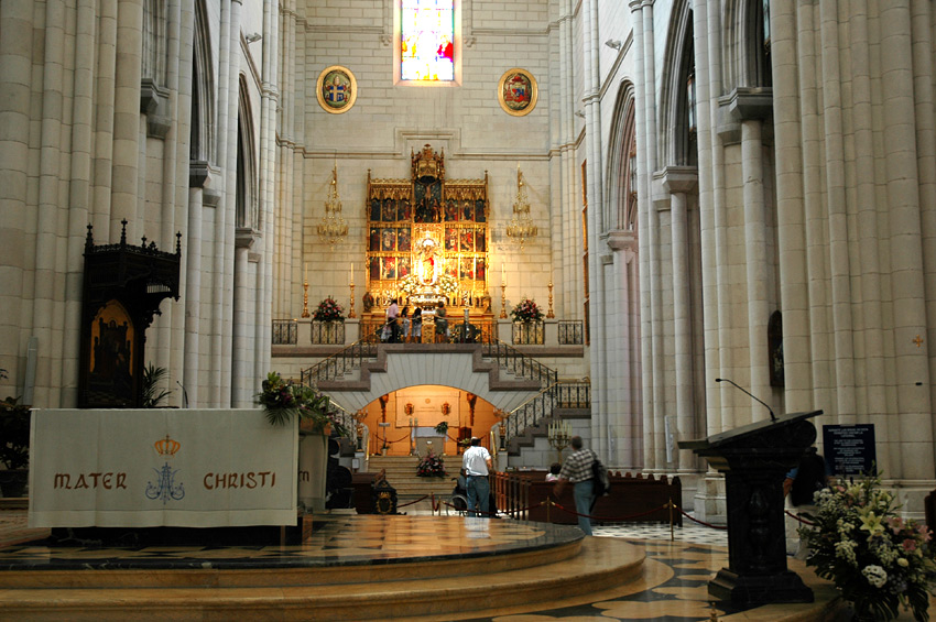 Madrid - katedrála Nuestra Senora de la Almudena