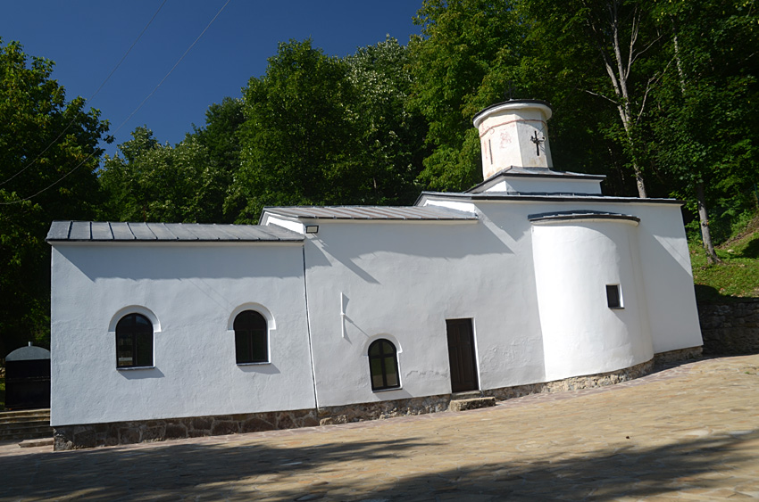 Gornja Kamenica - manastir Svete Trojice