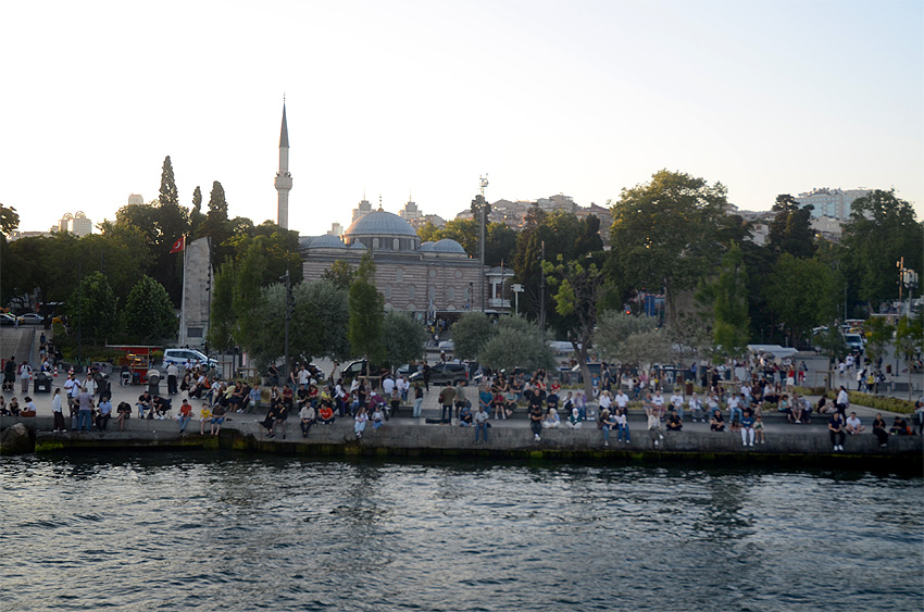 Istanbul - loď Beşiktaş - Eminönü