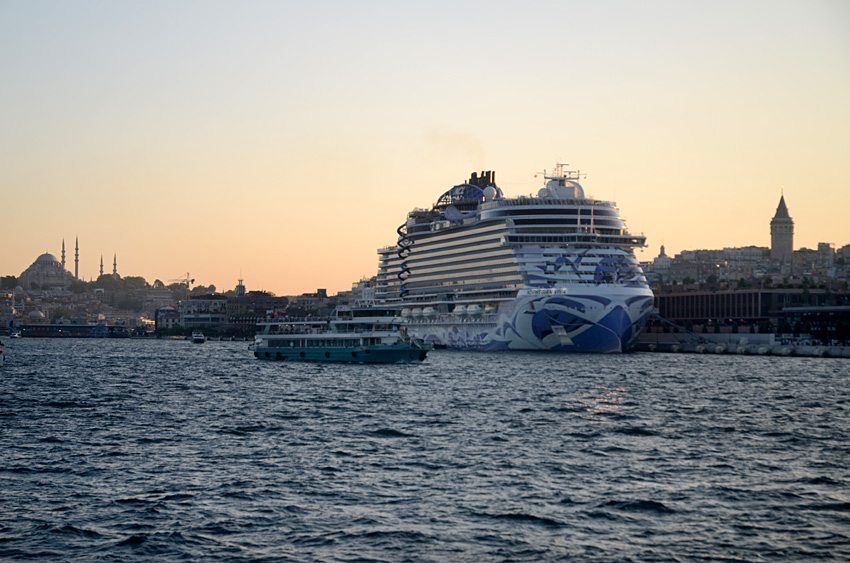 Istanbul - loď Beşiktaş - Eminönü