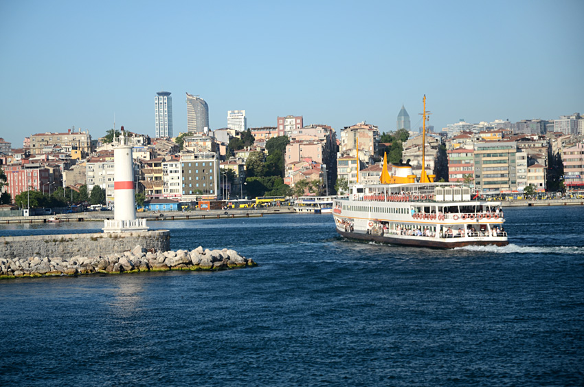 Istanbul - loď Kadiköy - Beşiktaş