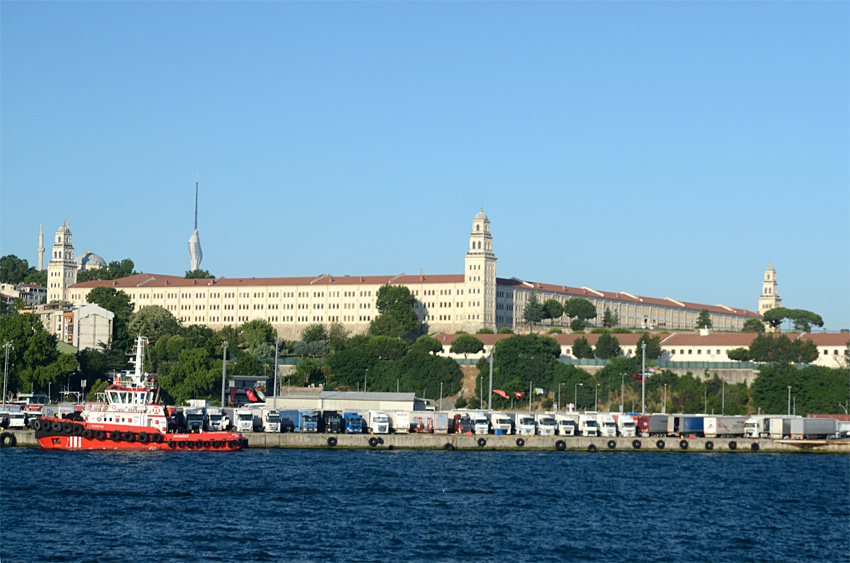 Istanbul - loď Kadiköy - Beşiktaş