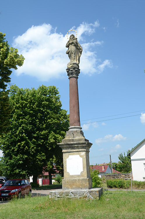 Záboří nad Labem - socha Panny Marie Immaculaty