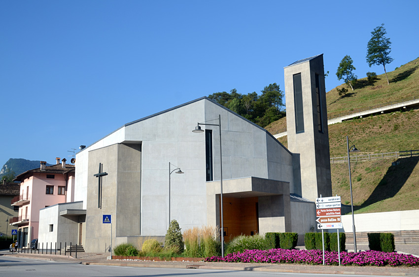 Ponte Arche - chiesa dell'Ausiliatrice